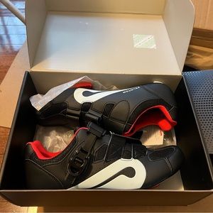 Mens Peloton cycling shoes - new!